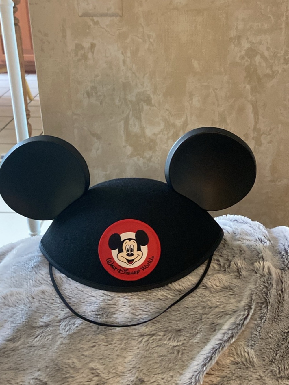 Walt Disney Adult World Classic Mickey Ear Hat - Black with Red Logo 57 cm